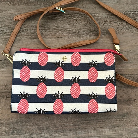 Tory Burch Handbags - Tory Burch adjustable strap crossbody